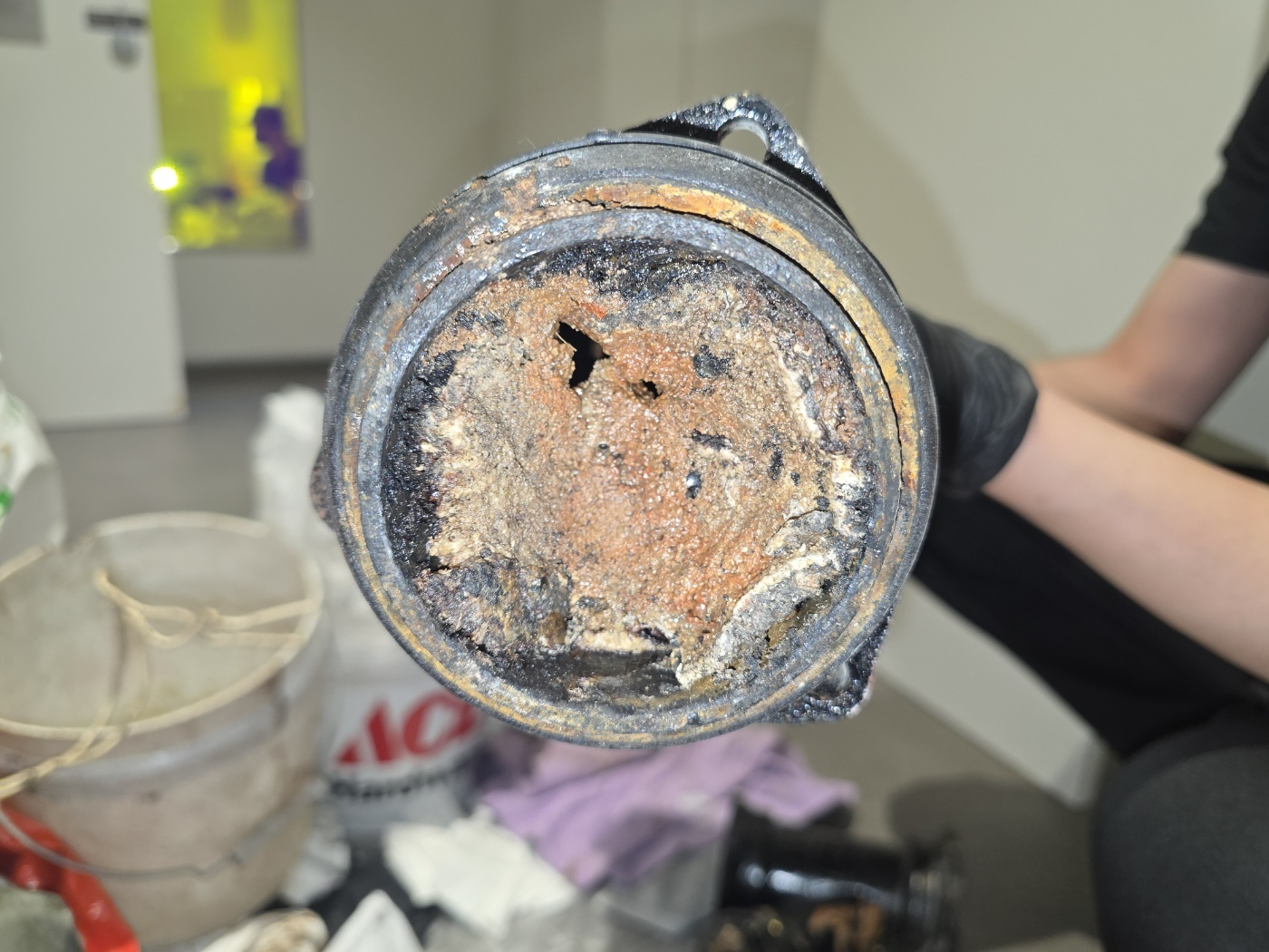 배관 분리 후 내부 상태 확인